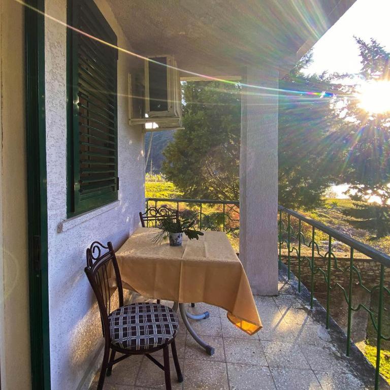 Agroturizem Hotel Vila Franceze Koman Екстериор снимка