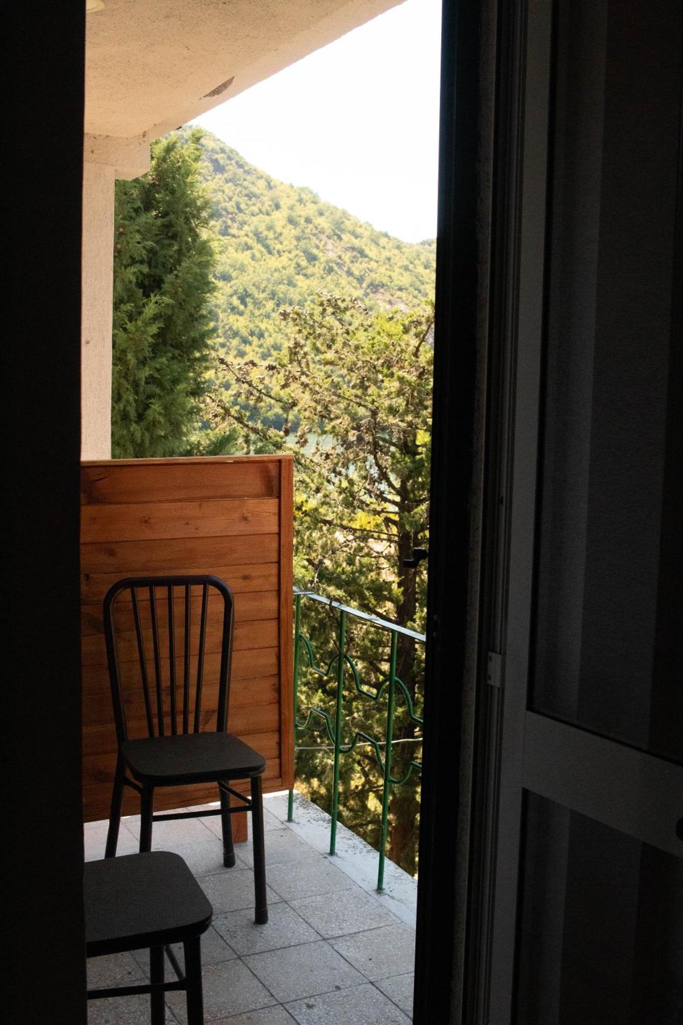 Agroturizem Hotel Vila Franceze Koman Екстериор снимка