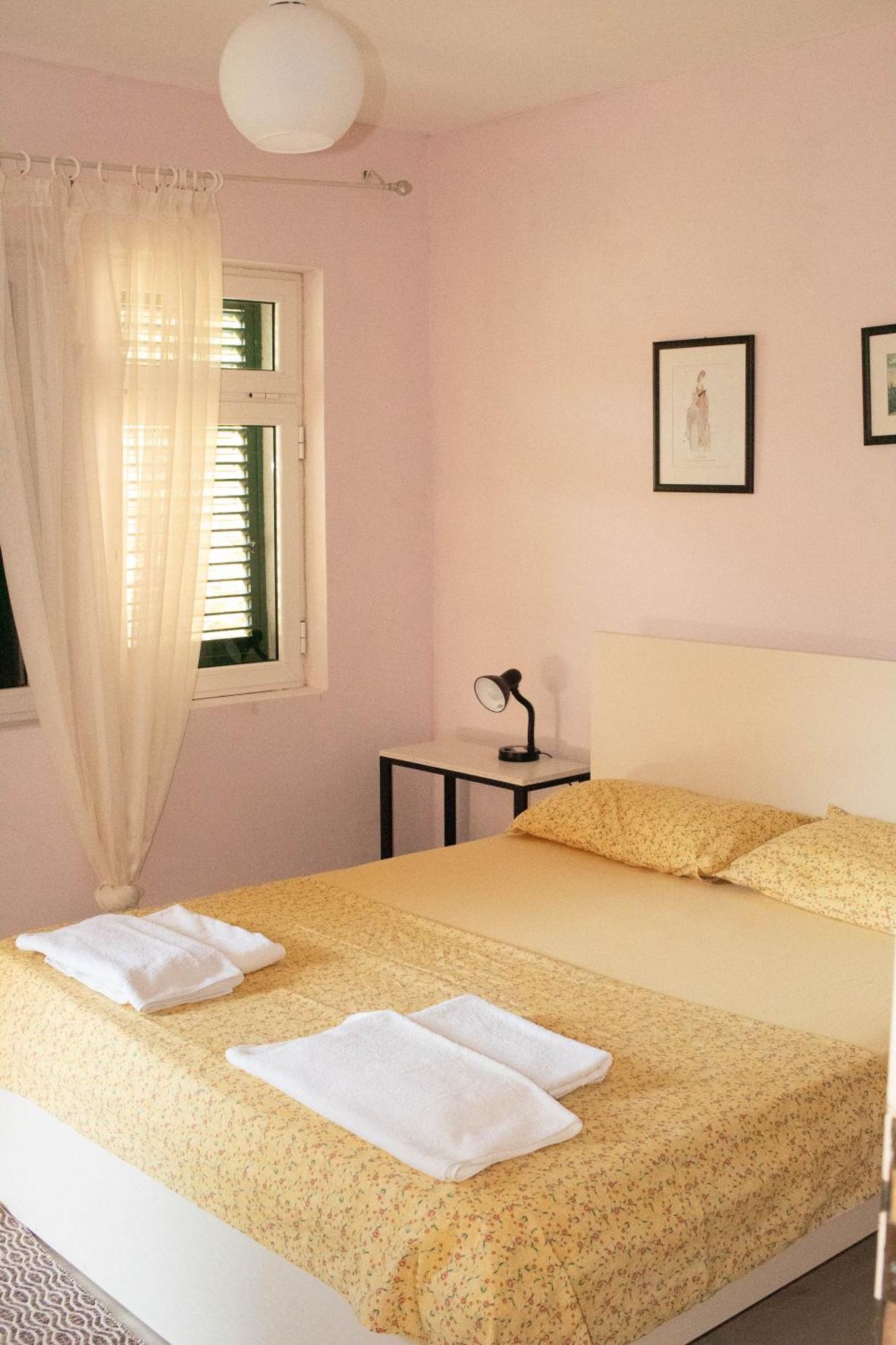 Agroturizem Hotel Vila Franceze Koman Екстериор снимка